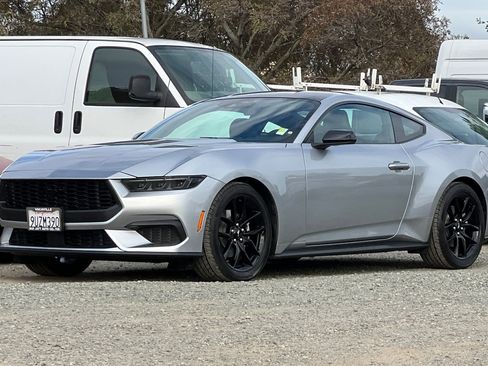 Used 2025 Ford Mustang Coupe image 8