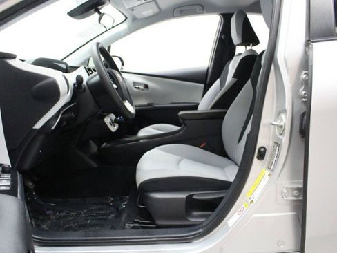 Used 2018 Toyota Prius Two image 7