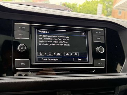 Certified 2023 Volkswagen Jetta SE w/ Panoramic Sunroof Package FWD image 29