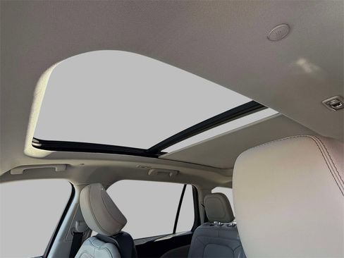 Used 2025 Lincoln Aviator Reserve image 25