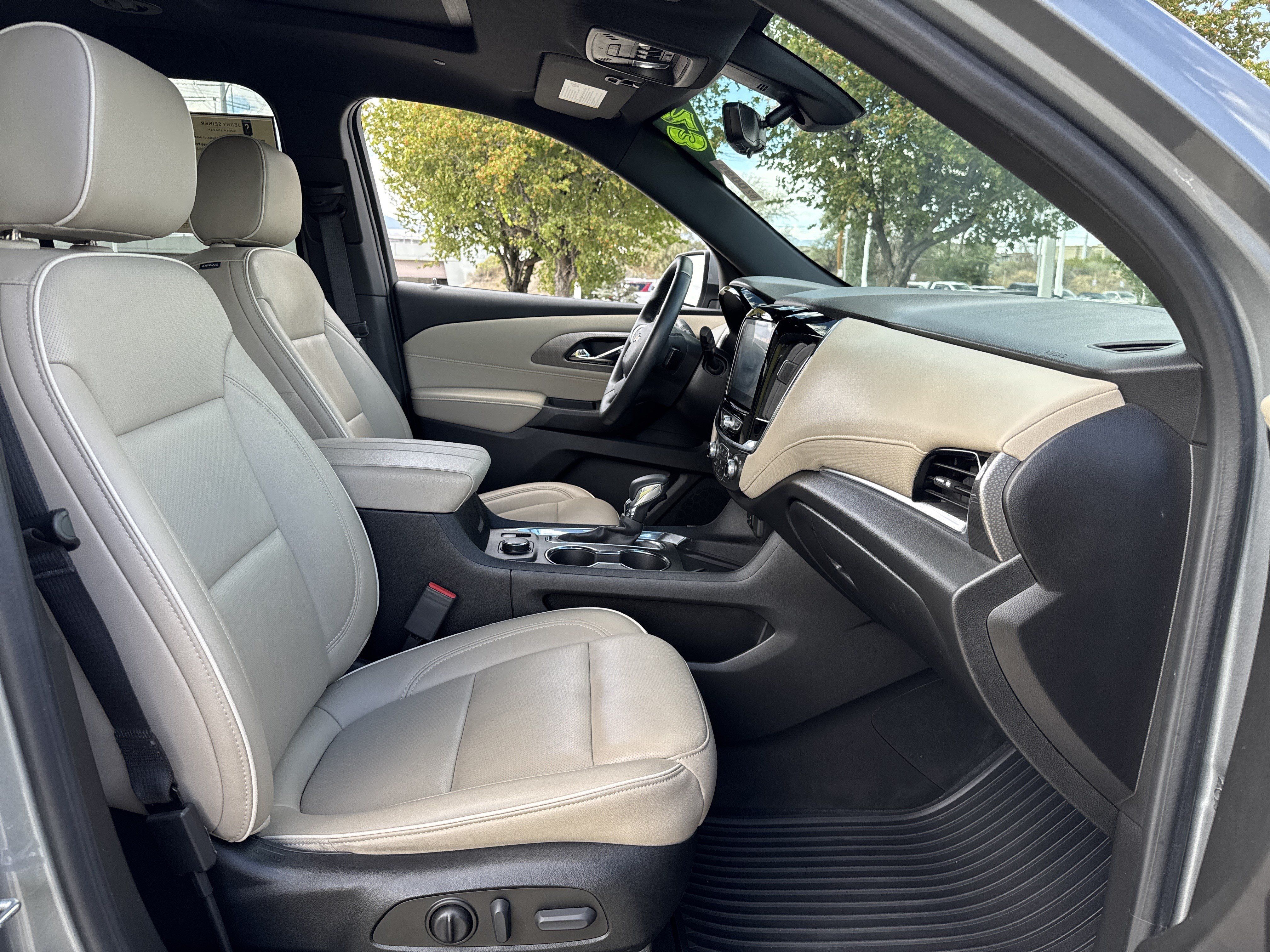Used 2023 Chevrolet Traverse Premier AWD/4WD image 23
