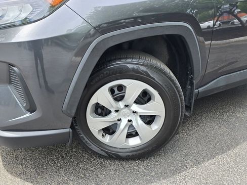 Used 2021 Toyota RAV4 LE AWD/4WD image 2