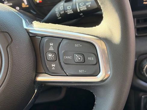 Used 2025 Jeep Wrangler Unlimited Sahara AWD/4WD image 13