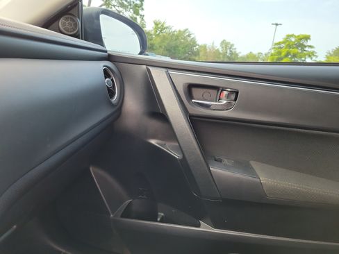 Used 2019 Toyota Corolla LE FWD image 28