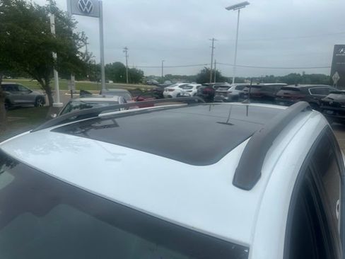 Used 2019 Jeep Cherokee Trailhawk AWD/4WD image 9