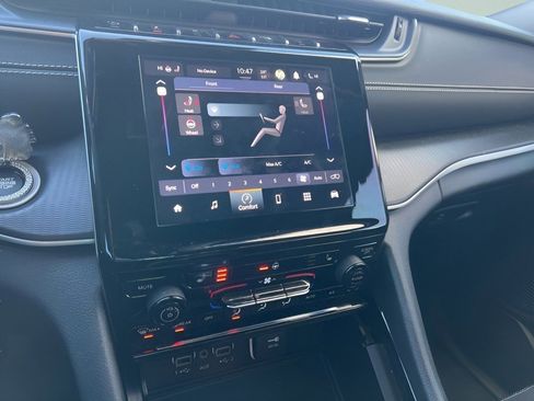 Used 2023 Jeep Grand Cherokee L Altitude image 23