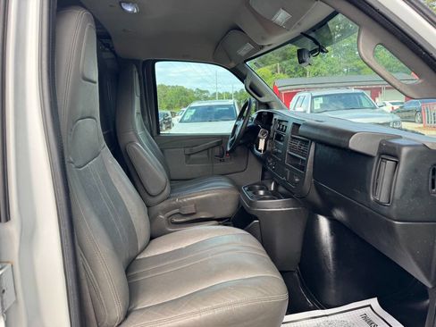 Used 2016 Chevrolet Express 2500 RWD image 16