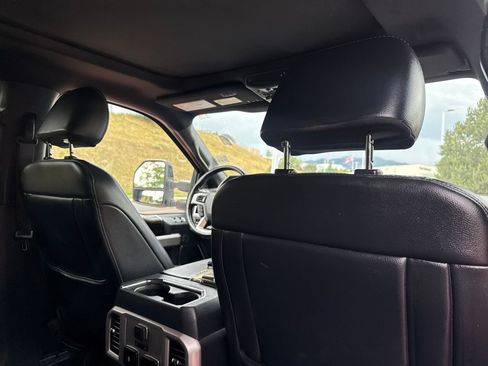 Used 2022 Ford F350 Lariat w/ Black Appearance Package AWD/4WD image 26