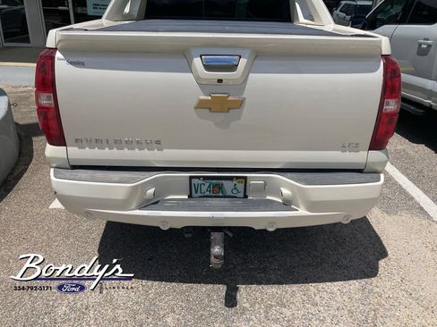 Used 2013 Chevrolet Avalanche LTZ AWD/4WD image 6
