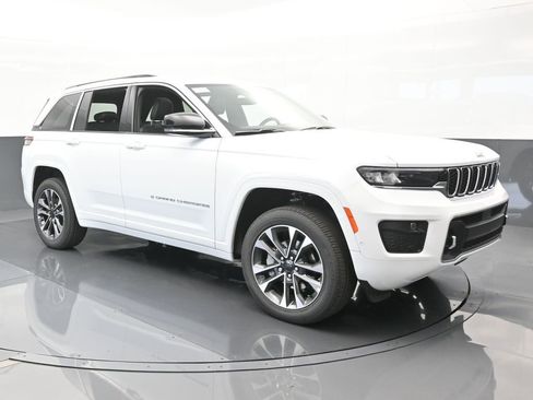 Used 2024 Jeep Grand Cherokee Overland image 8