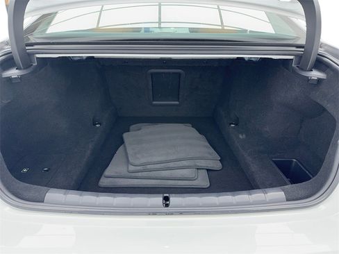 Used 2023 BMW 740i image 13