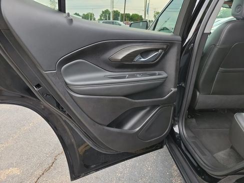 Used 2024 GMC Terrain SLT AWD/4WD image 17
