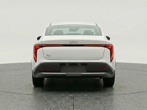 Used 2025 Kia K4 LXS image 7