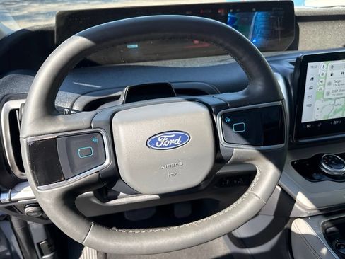 Used 2025 Ford Expedition Active AWD/4WD image 24