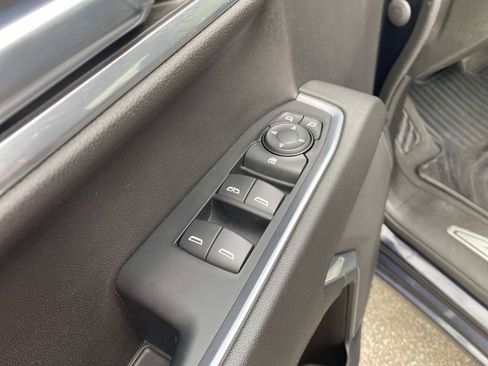 Used 2023 Chevrolet Silverado 1500 LT AWD/4WD image 18