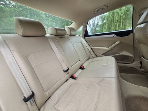 Used 2013 Volkswagen Passat 2.5 SE FWD image 30