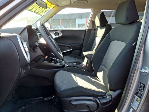 Used 2022 Kia Soul LX FWD image 11