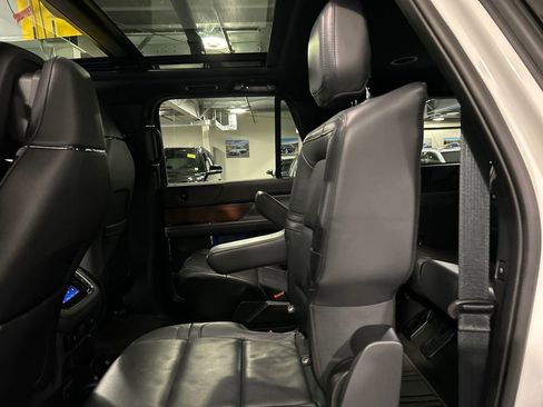 Used 2022 Lincoln Navigator L Reserve w/ Monochromatic Package AWD/4WD image 24
