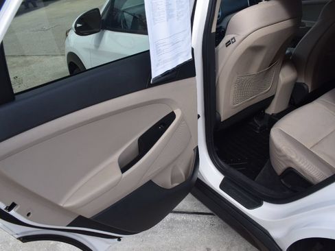 Used 2016 Hyundai Tucson SE w/ Option Group 02 FWD image 11