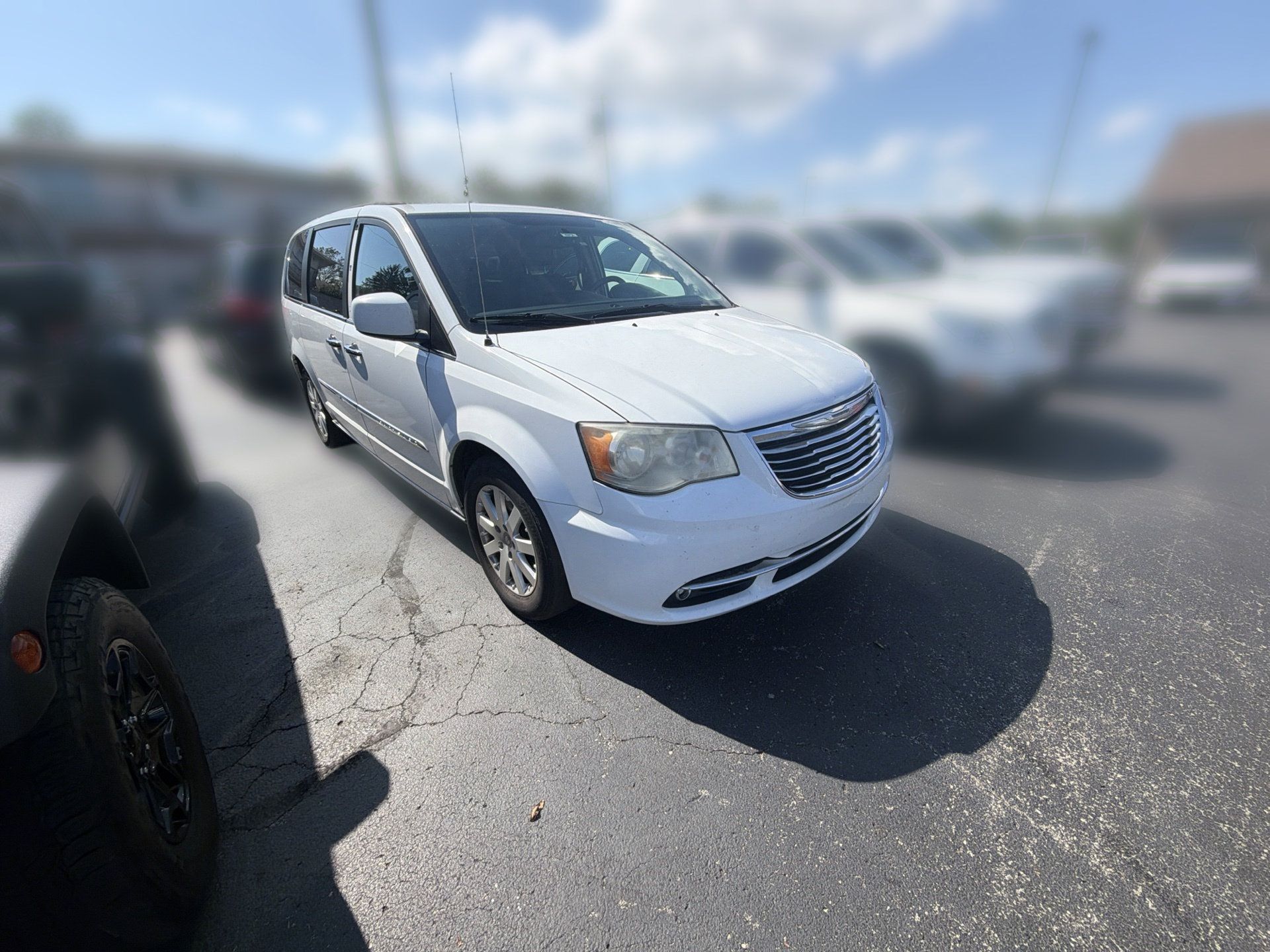 Used 2015 Chrysler Town & Country Touring w/ Driver Convenience Group FWD image 4
