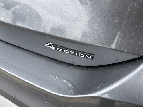 New 2025 Volkswagen Tiguan SE image 8