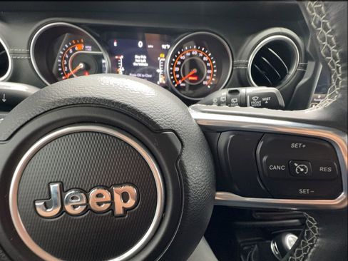 Used 2022 Jeep Wrangler Unlimited Sahara w/ Cold Weather Group AWD/4WD image 37