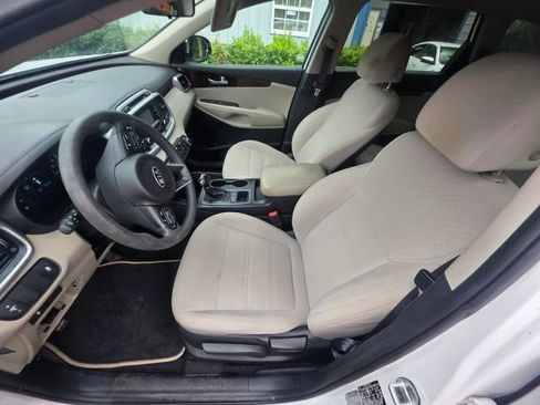 Used 2017 Kia Sorento FWD image 12