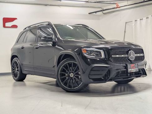 Used 2021 Mercedes-Benz GLB 250 w/ AMG Line image 2
