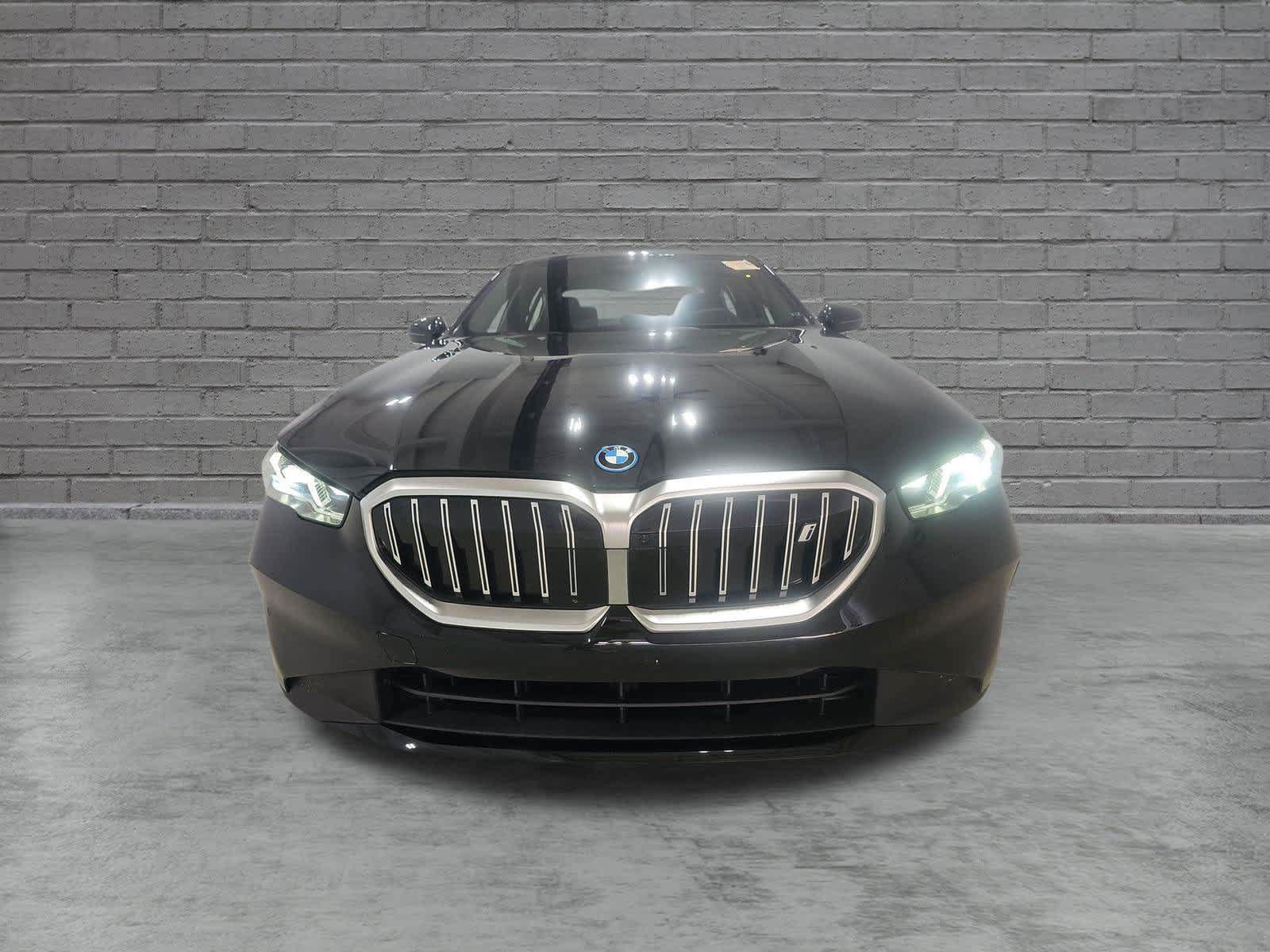 Used 2025 BMW i5 M60 w/ M Sport Package AWD/4WD image 2