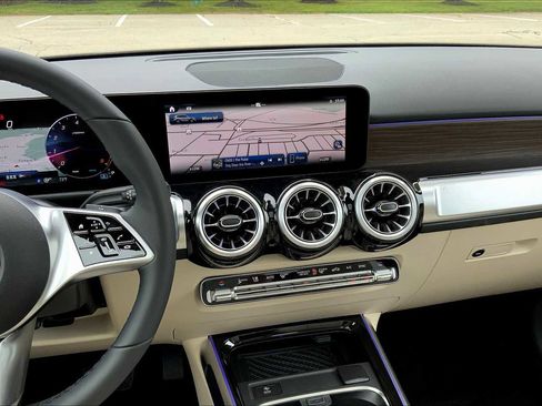 New 2025 Mercedes-Benz GLB 250 4MATIC image 6