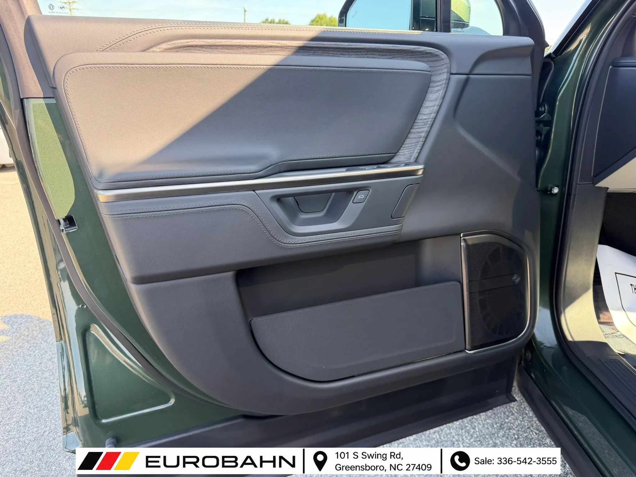 Used 2025 Rivian R1S Adventure Dual AWD/4WD image 8