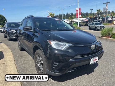 Used 2018 Toyota RAV4 LE w/ Carpet Mat Package FWD image 1
