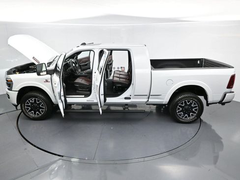 Used 2025 RAM 2500 Limited AWD/4WD image 45