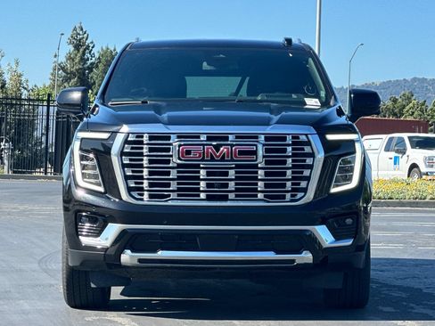 Used 2025 GMC Yukon XL Denali AWD/4WD image 9