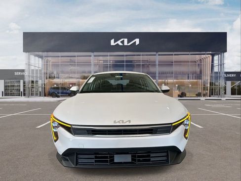 New 2025 Kia K4 LXS image 3