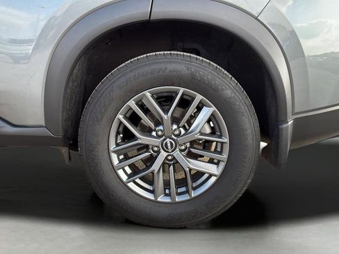 Used 2025 Nissan Rogue S image 38