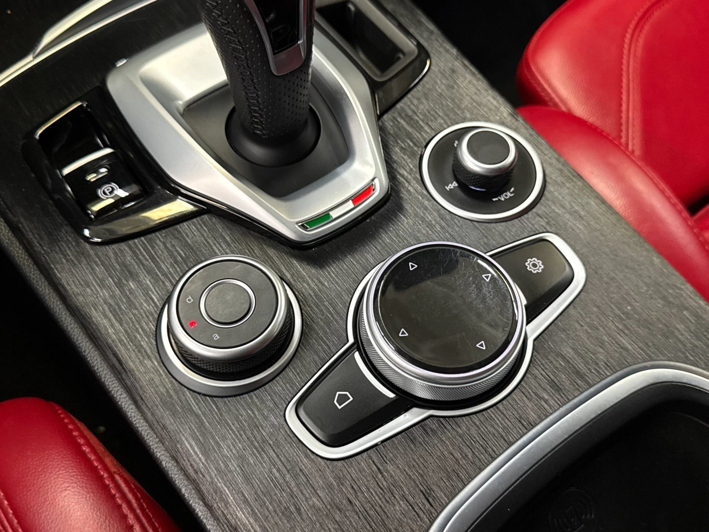 Used 2023 Alfa Romeo Stelvio Sprint RWD image 22