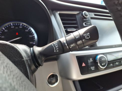 Used 2015 Toyota Highlander XLE AWD/4WD image 18