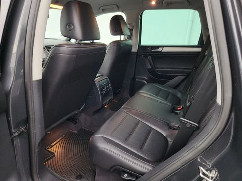 Used 2012 Volkswagen Touareg Sport image 16