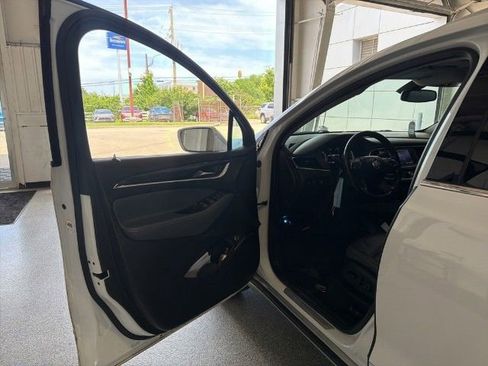 Used 2020 Buick Enclave Essence FWD image 5