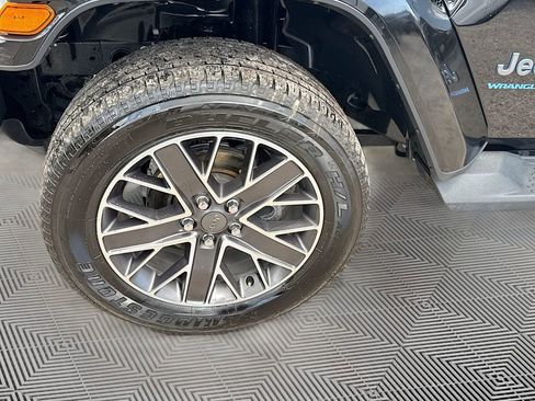 Used 2023 Jeep Wrangler Unlimited Sahara AWD/4WD image 35