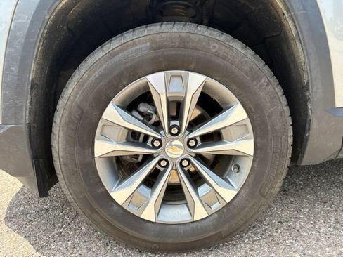 Used 2025 Chevrolet Equinox LT AWD/4WD image 9
