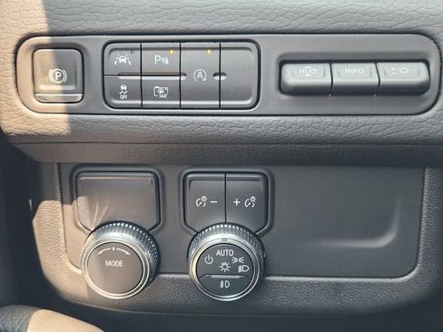 Used 2024 GMC Yukon XL Denali RWD image 20