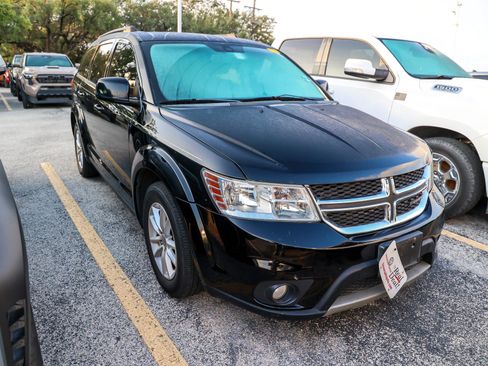 Used 2017 Dodge Journey SXT w/ Premium Group FWD image 4