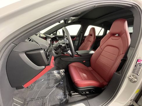 Used 2025 Porsche Panamera image 5