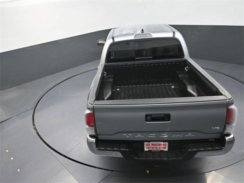 Used 2022 Toyota Tacoma TRD Off-Road image 24