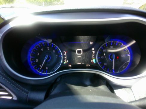 Used 2023 Chrysler Pacifica Touring-L w/ S Appearance Package FWD image 13