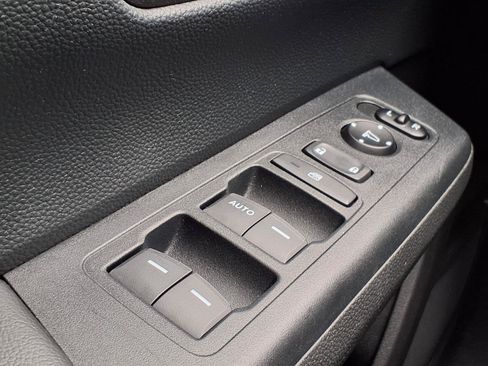 Used 2025 Honda CR-V LX image 10