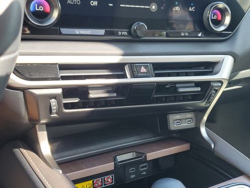 Used 2023 Lexus RX 350 w/ Accessory Package (Z1) image 28