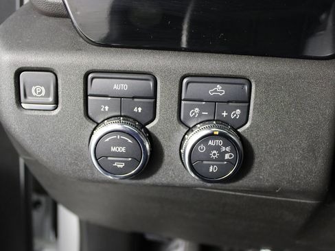 Used 2025 GMC Sierra 1500 Elevation image 13